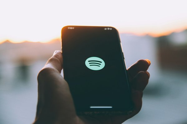 Plongée dans l'algorithme de spotify : comment ça fonctionne ?